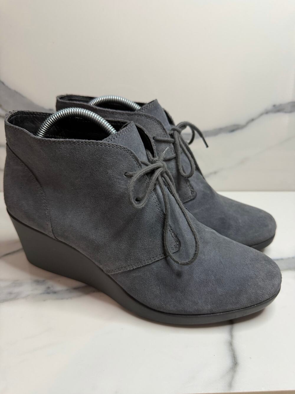 CROCS Wmns Gray Suede Leigh Wedge Boots Sz 9.5 Comfort Minimalist Closet Staple